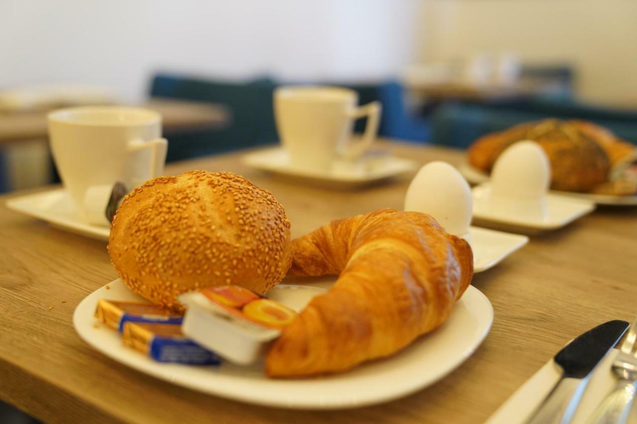 Hotel Dias Pinneberg Eksteriør bilde