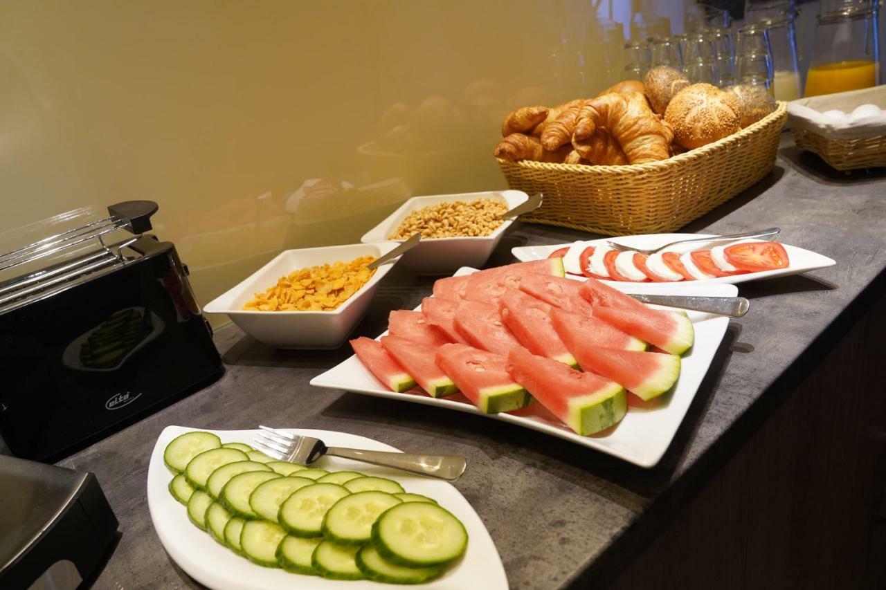 Hotel Dias Pinneberg Eksteriør bilde