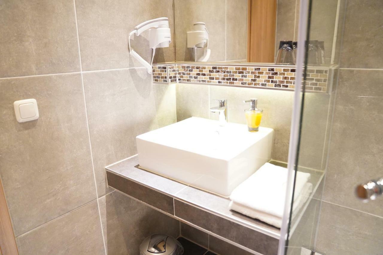 Hotel Dias Pinneberg Eksteriør bilde