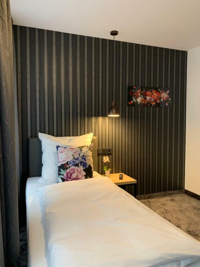 Hotel Dias Pinneberg Eksteriør bilde