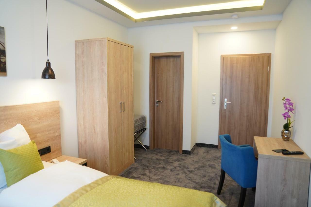 Hotel Dias Pinneberg Eksteriør bilde