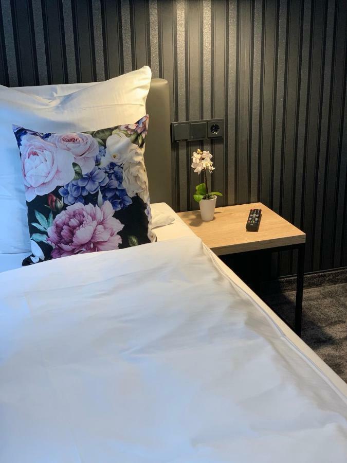 Hotel Dias Pinneberg Eksteriør bilde