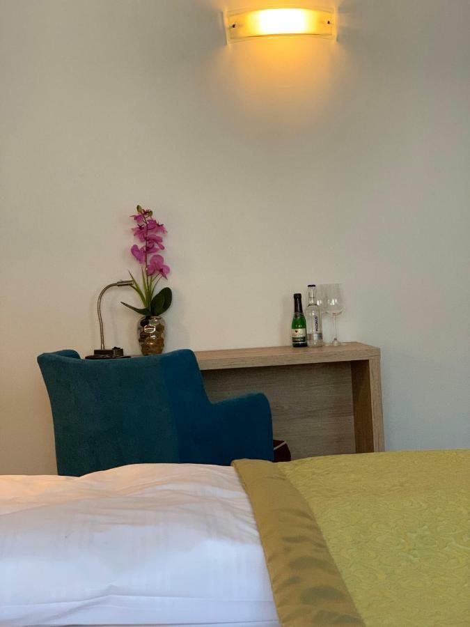 Hotel Dias Pinneberg Eksteriør bilde